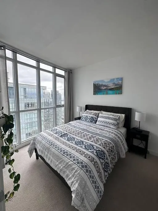 Sky Living Awesome Lake And City View Toronto Apartment