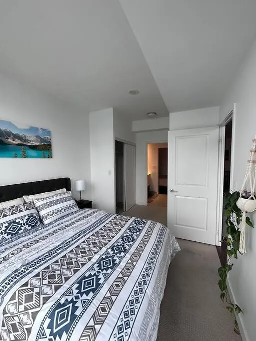 Sky Living Awesome Lake And City View Toronto Apartment