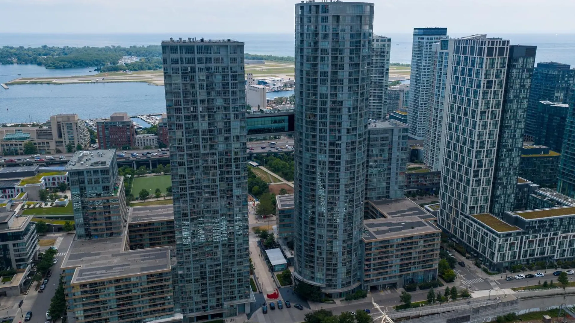 Apartment Sky Living Awesome Lake And City View Toronto