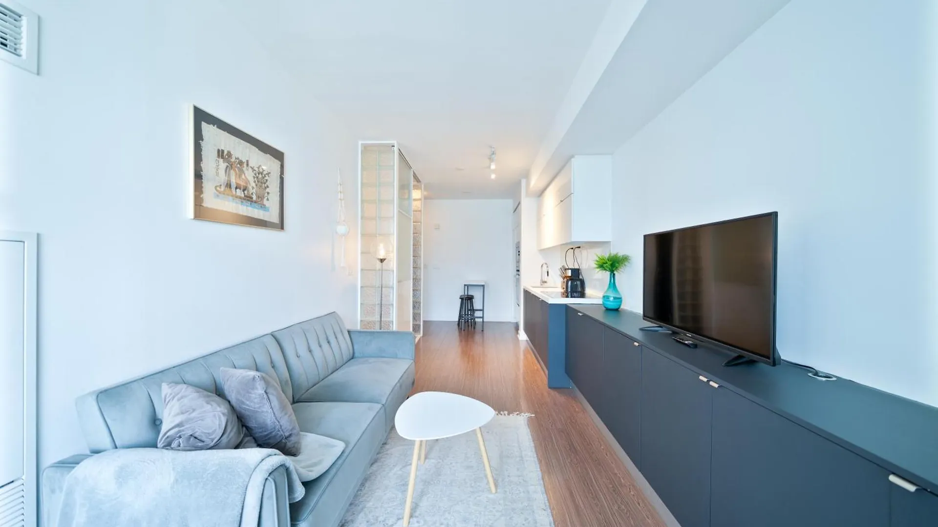 Sky Living Awesome Lake And City View Toronto Apartment