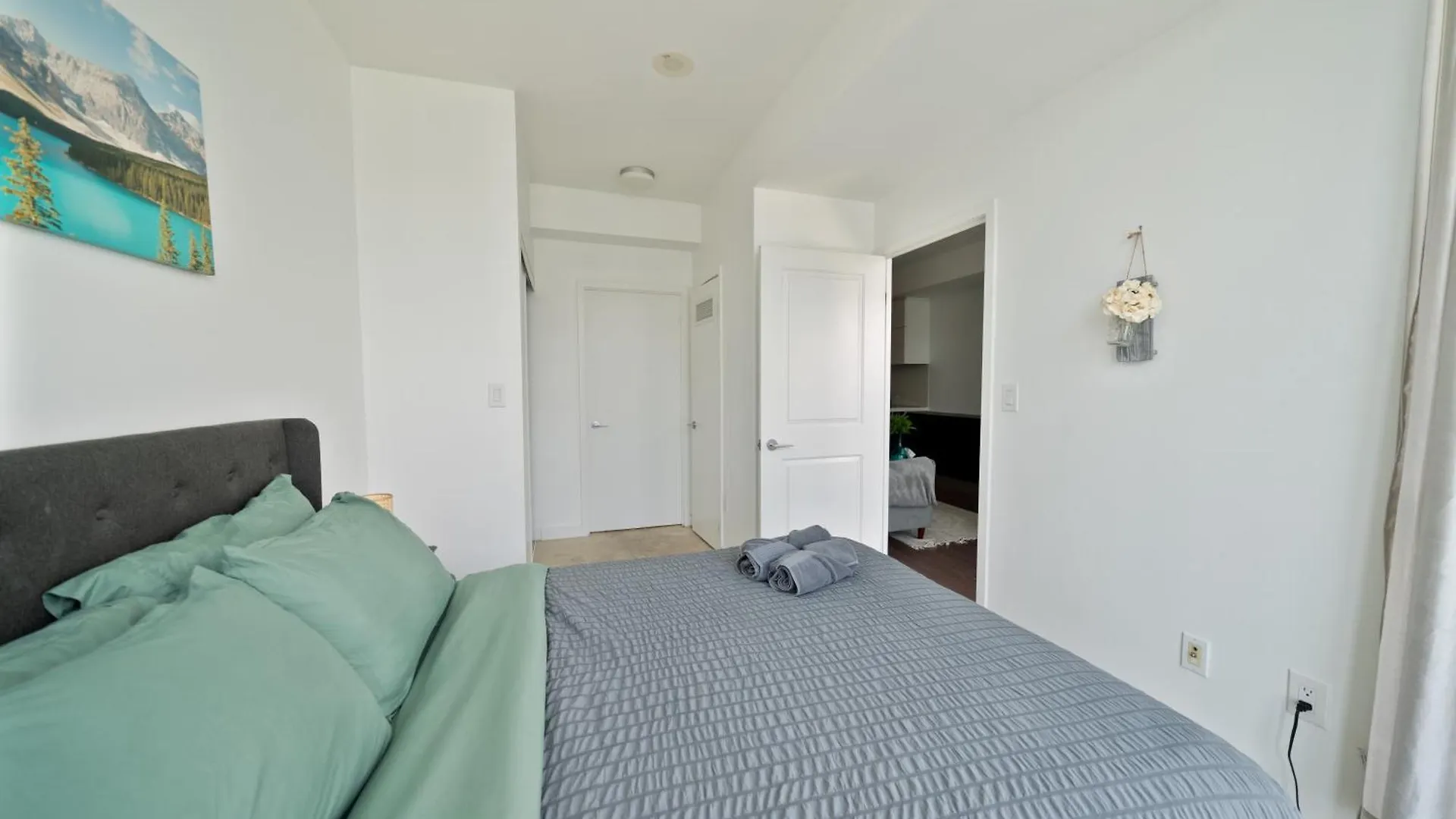Sky Living Awesome Lake And City View Toronto Apartment