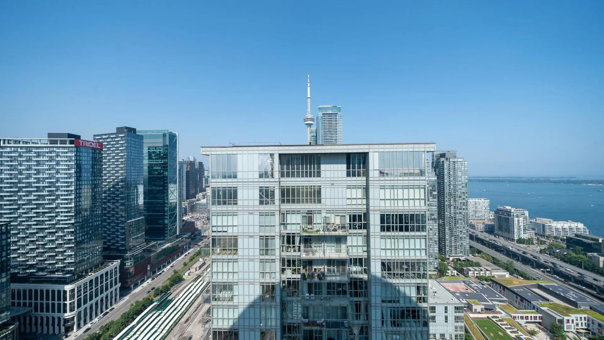Sky Living Awesome Lake And City View Toronto Canada