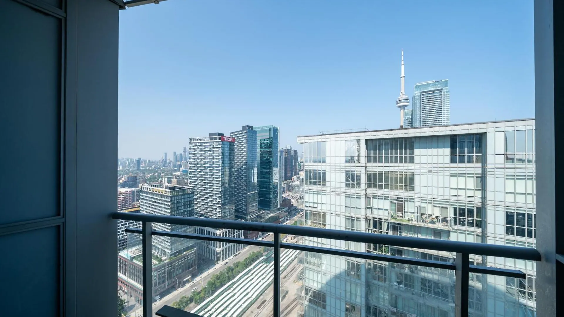 Sky Living Awesome Lake And City View Toronto Apartment